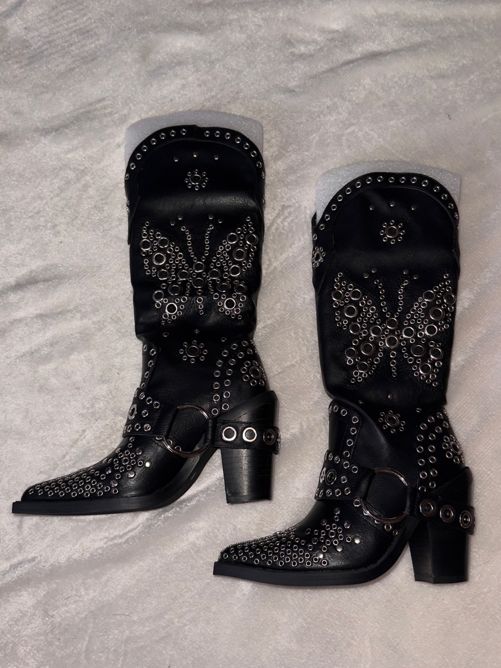 Dolls Kill FLIGHT RISK COWBOY BOOTS
CURRENT MOOD